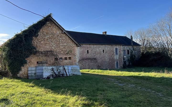 Manor house to renovate near Ajat