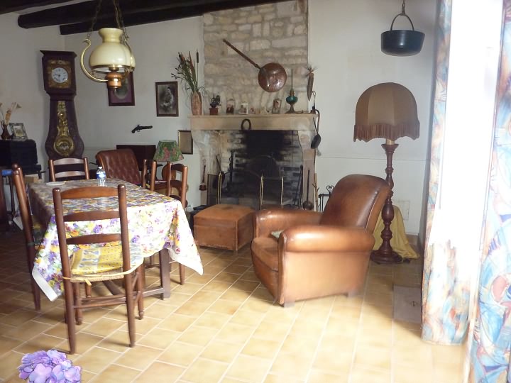 Maison en pierre de 3 chambres à vendre près de Liglet