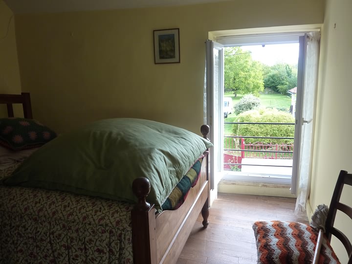 Maison en pierre de 3 chambres à vendre près de Liglet