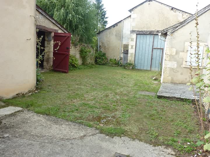 Maison en pierre de 3 chambres à vendre près de Liglet