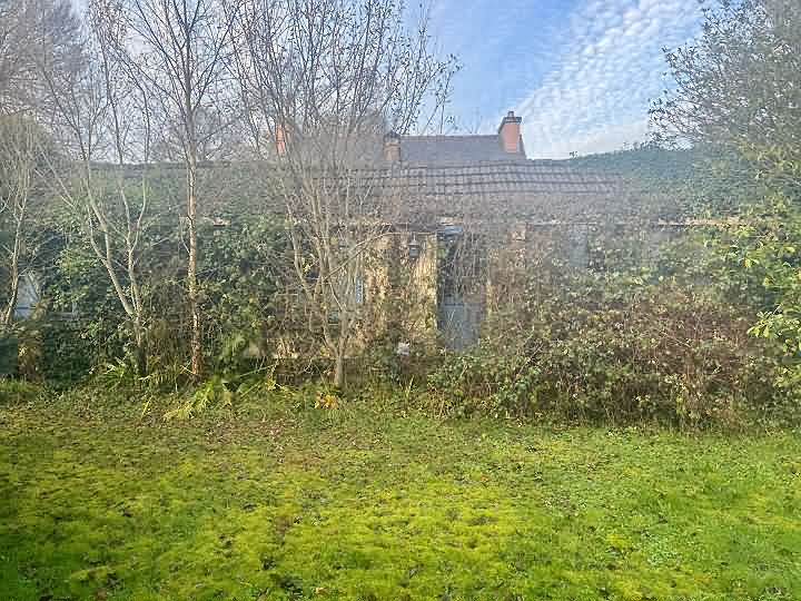 2 bed stone house for sale near Pays de Glazik