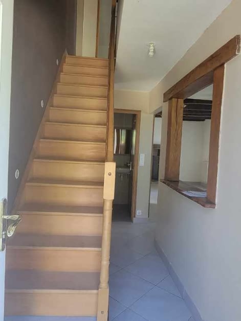 Maison en pierre de 2 chambres à vendre près de Le Sourn