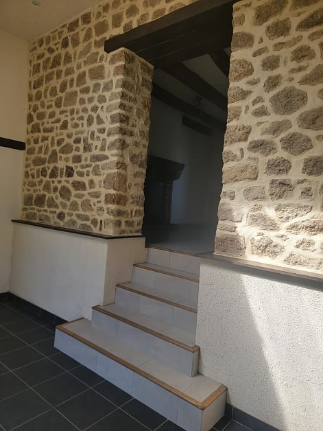 Maison en pierre de 2 chambres à vendre près de Le Sourn
