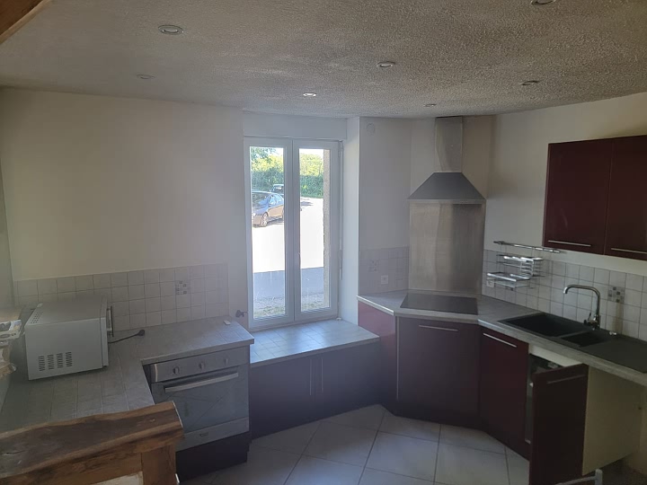 Maison en pierre de 2 chambres à vendre près de Le Sourn