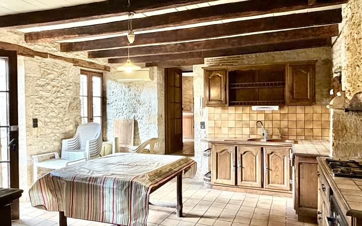 5 bed stone house for sale near Aubas