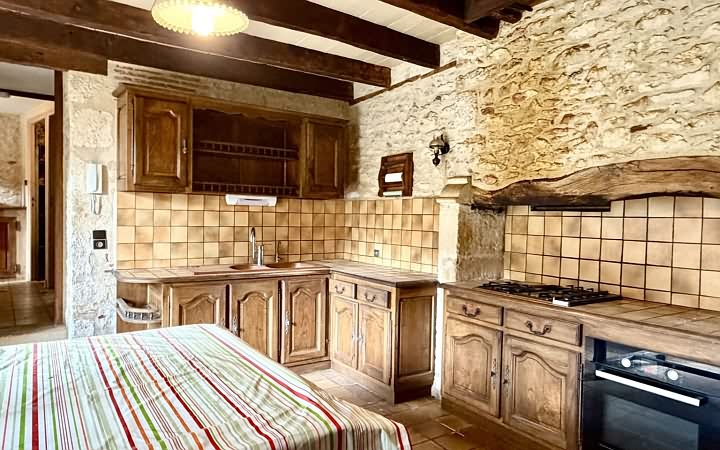 5 bed stone house for sale near Aubas