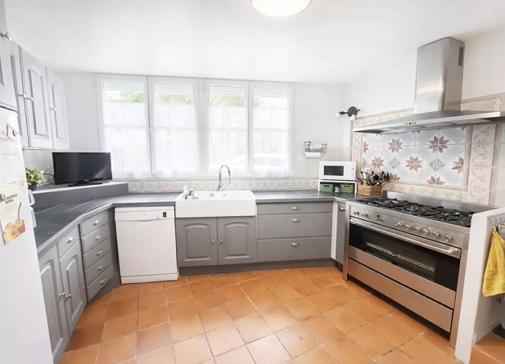 5 bed stone house for sale near Avent
