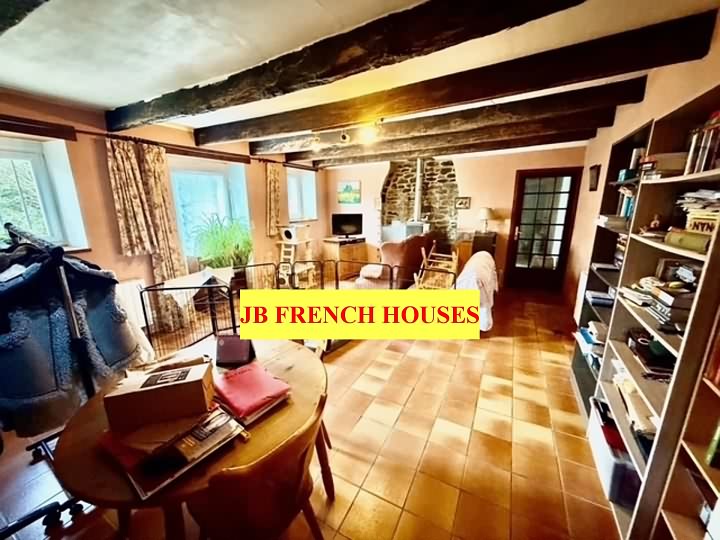 2 bed stone house for sale near Keraden