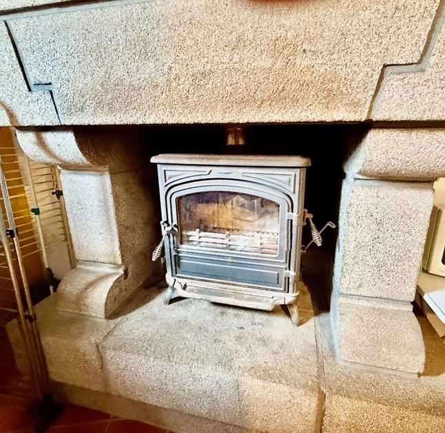 2 bed stone house for sale near Keraden