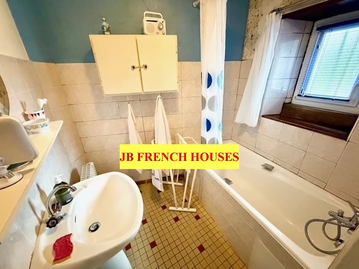 2 bed stone house for sale near Keraden