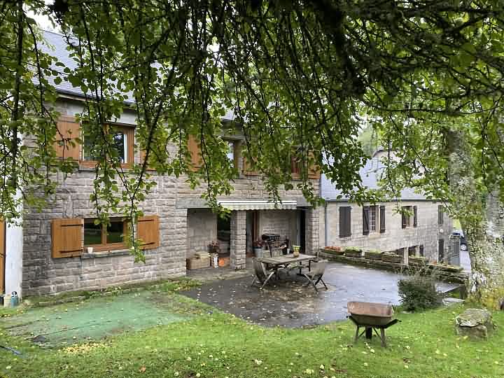 6 bed stone house for sale near Viam