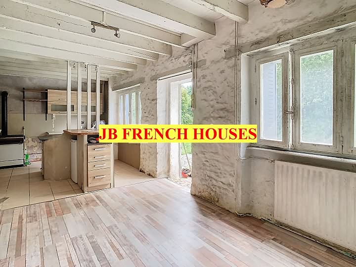 Maison en pierre de 2 chambres à vendre près de Mohon