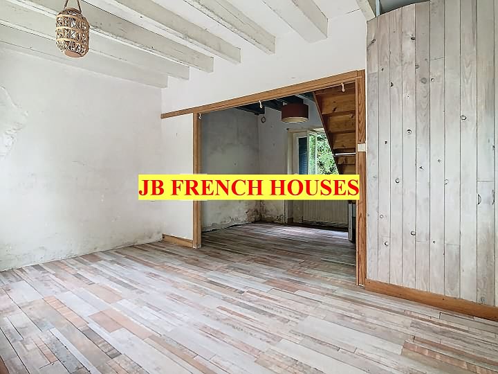 Maison en pierre de 2 chambres à vendre près de Mohon