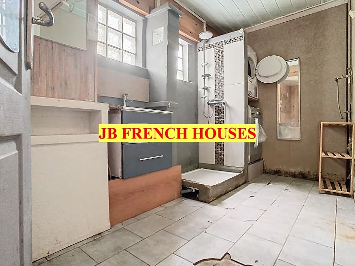 Maison en pierre de 2 chambres à vendre près de Mohon