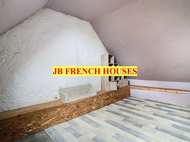 Maison en pierre de 2 chambres à vendre près de Mohon