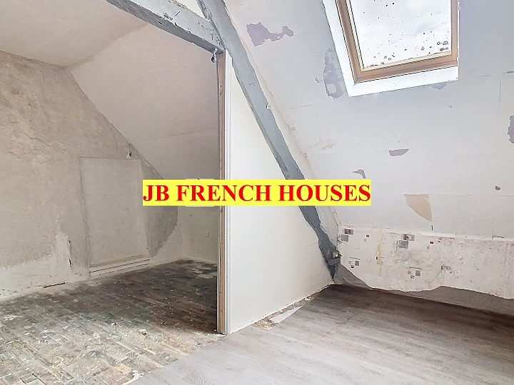Maison en pierre de 2 chambres à vendre près de Mohon