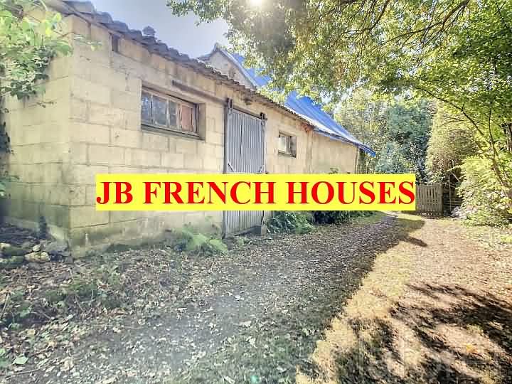 Maison en pierre de 2 chambres à vendre près de Mohon