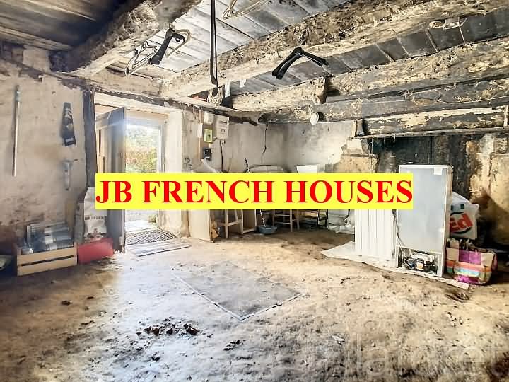 Maison en pierre de 2 chambres à vendre près de Mohon