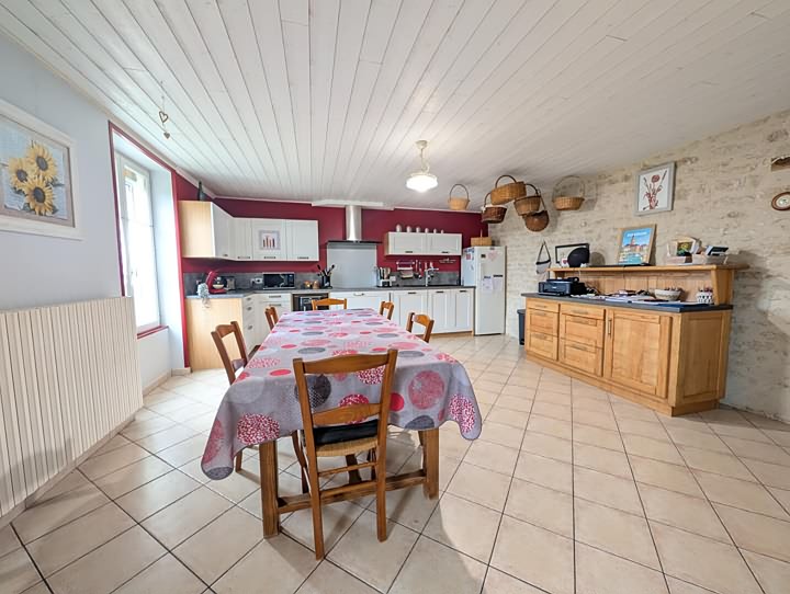 7 bed stone house for sale near Gentray