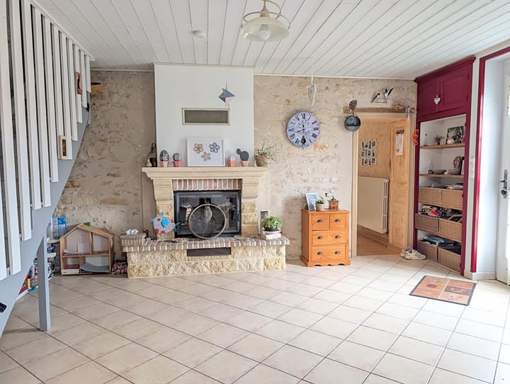 7 bed stone house for sale near Gentray