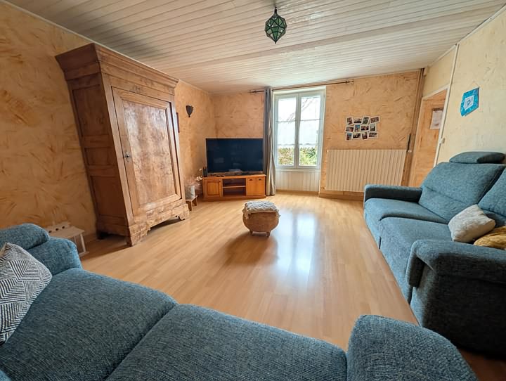 7 bed stone house for sale near Gentray