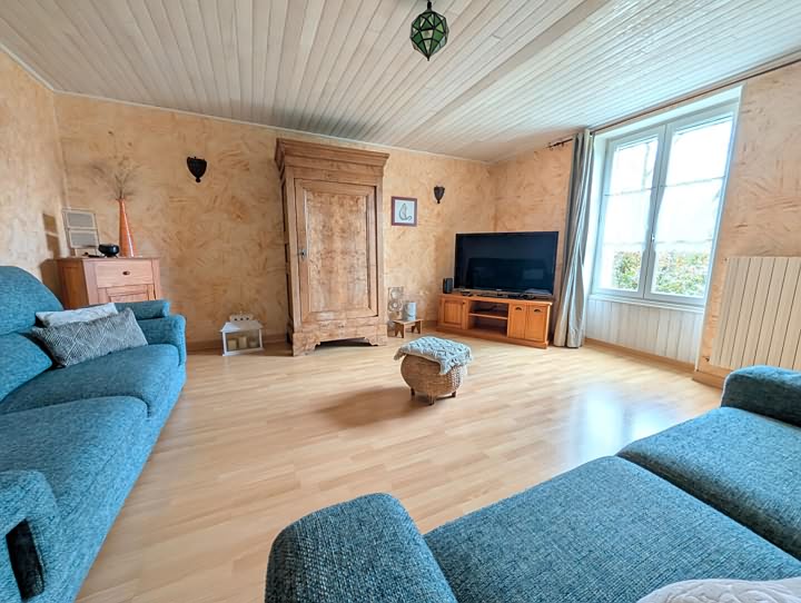 7 bed stone house for sale near Gentray
