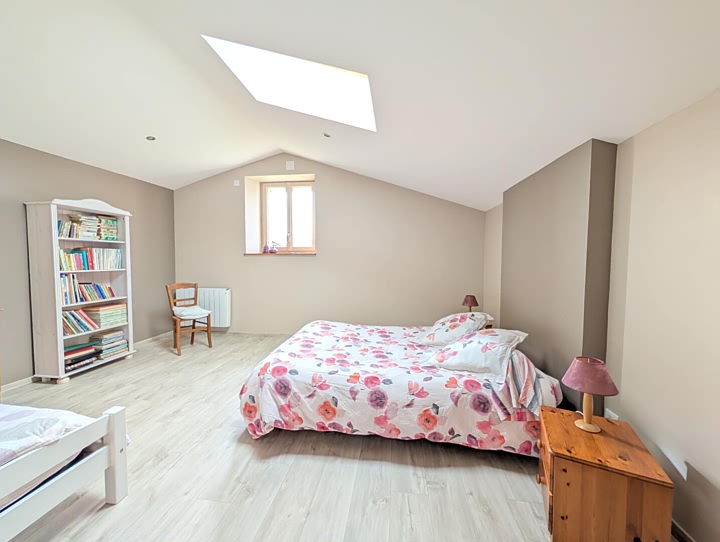 7 bed stone house for sale near Gentray