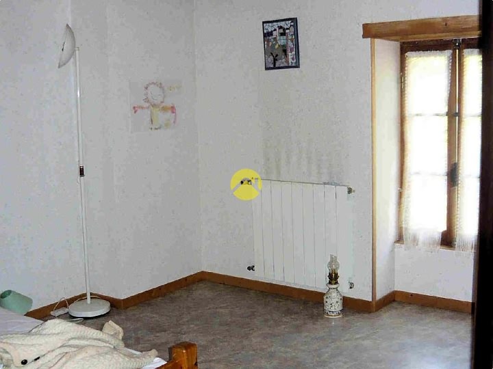 Natuurstenen huis met 5 slaapkamers te koop nabij Gest