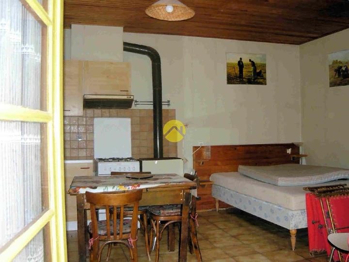 Natuurstenen huis met één slaapkamer te koop nabij Gest