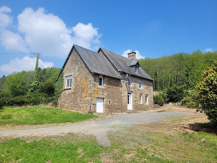 4 bed stone house for sale near Bion
