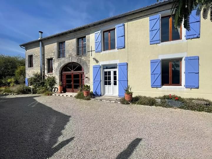 4 bed stone house for sale near Aizet