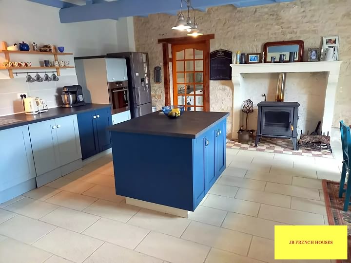 4 bed stone house for sale near Aizet