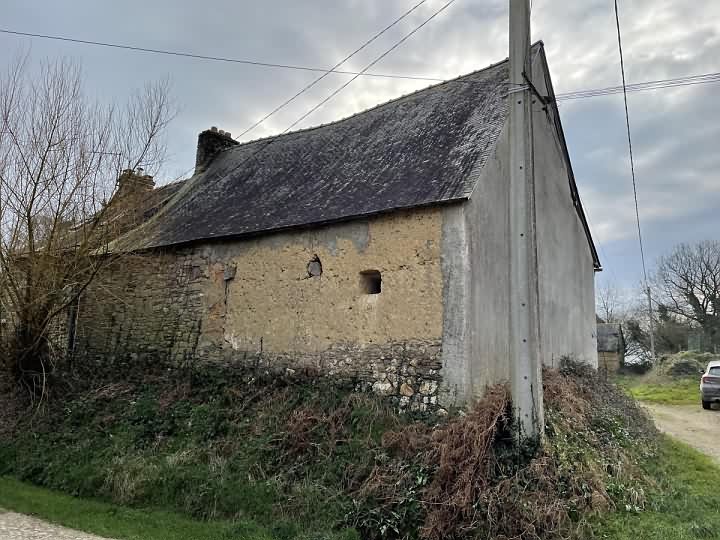 Maison en pierre à rénover près de Mohon