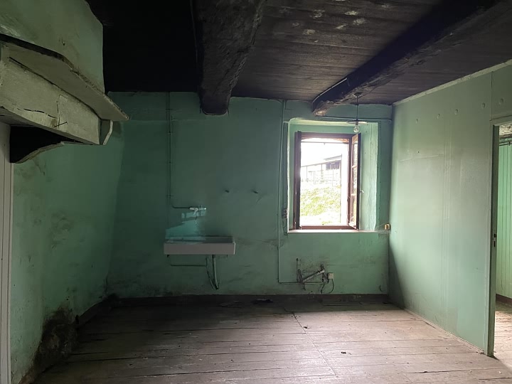 Maison en pierre à rénover près de Mohon