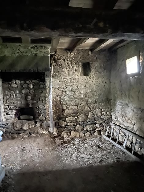 Maison en pierre à rénover près de Mohon