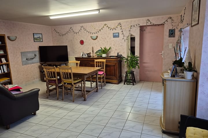 Maison en pierre de 3 chambres à vendre près de Peer