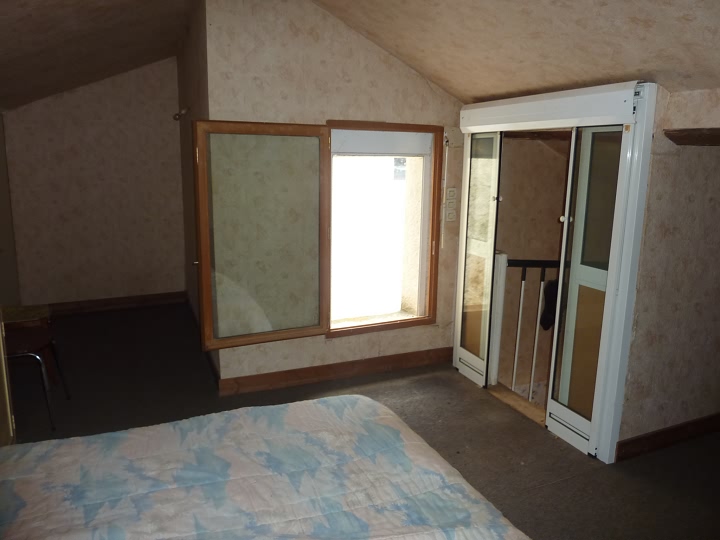 Maison en pierre de 2 chambres à vendre près de Liglet