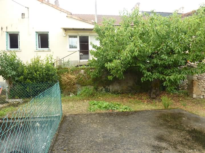 Maison en pierre de 2 chambres à vendre près de Liglet