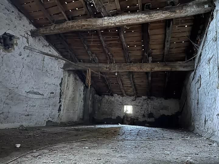 Stone barn to renovate near Chez Vécant