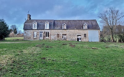 Stone house to renovate near Bion