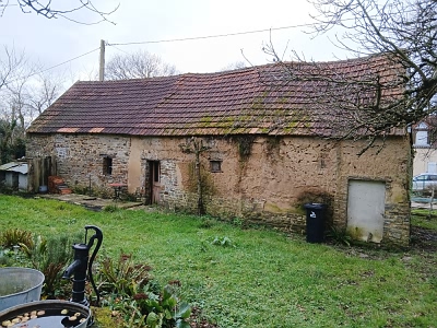 Stone house to renovate near Néhou