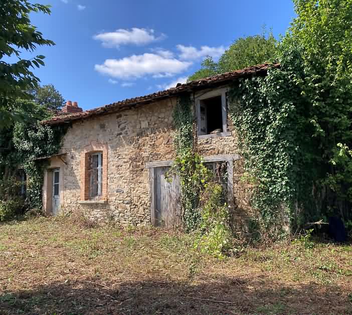 Stone barn to renovate near Grand Bueix