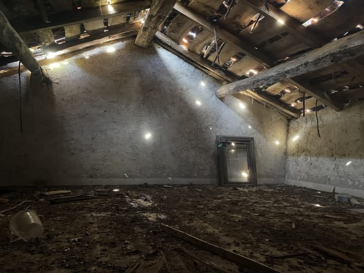 Stone barn to renovate near Grand Bueix
