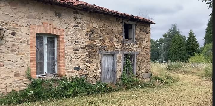 Stone barn to renovate near Grand Bueix