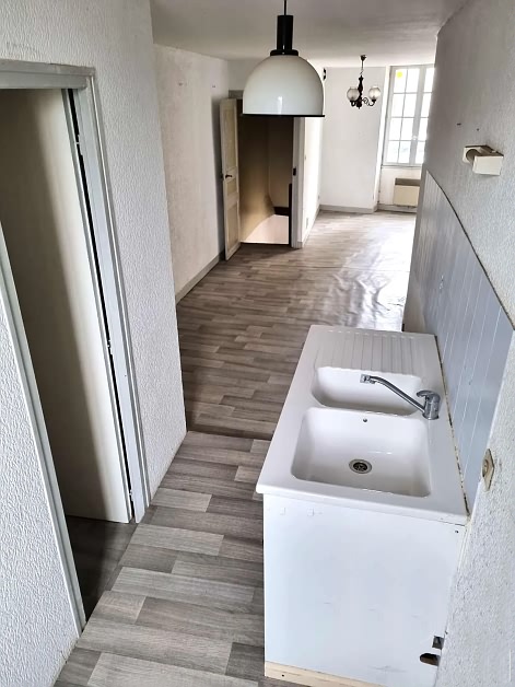 5 bed house for sale near Viennay