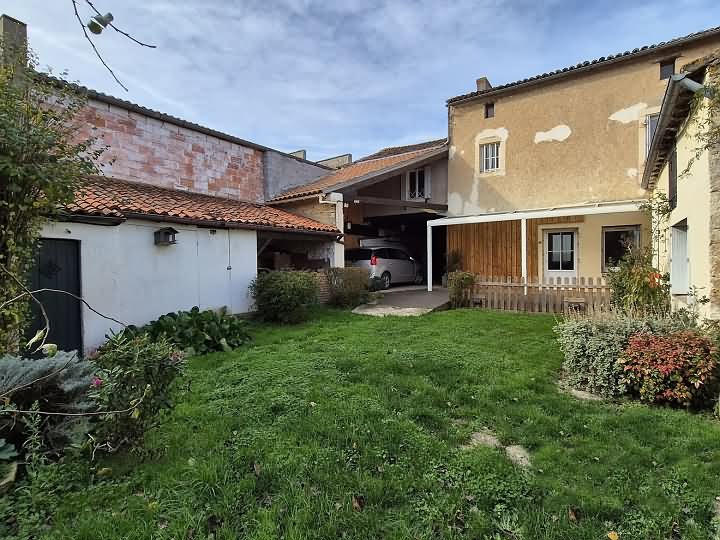 3 bed stone house for sale near Viennay