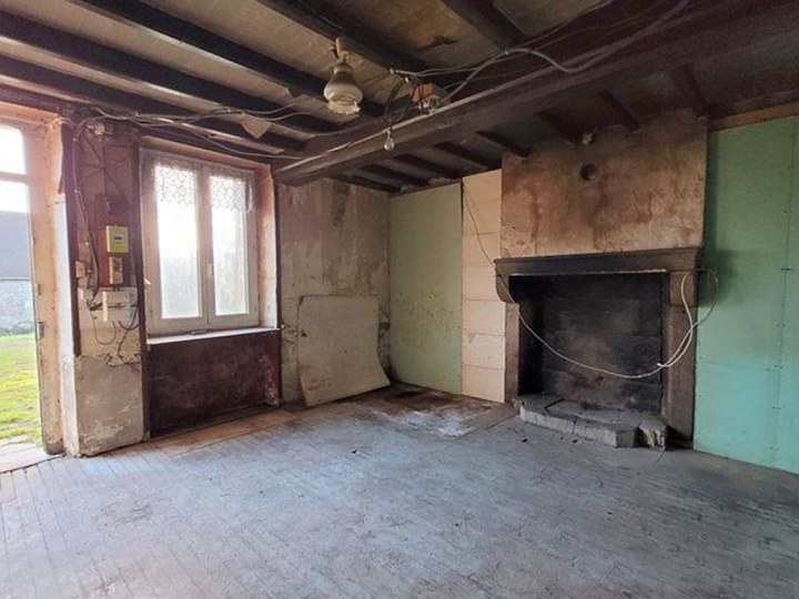 Stone house to renovate near Bion