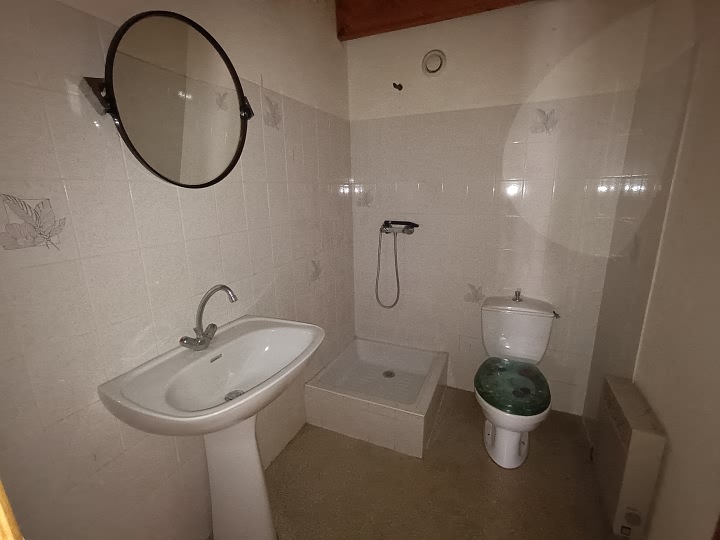 Maison en pierre de 3 chambres à vendre près de Bothoa