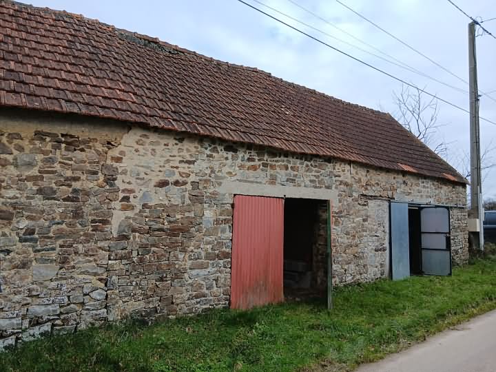 Stone house to renovate near Néhou