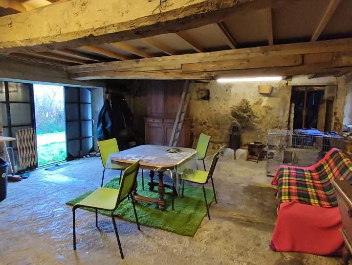 Stone house to renovate near Néhou
